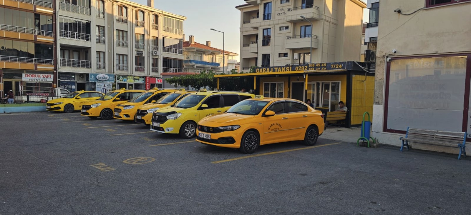 Şarköy Garaj Taksi durağı ve araç filosu — Şarköy Otogar, Şarköy